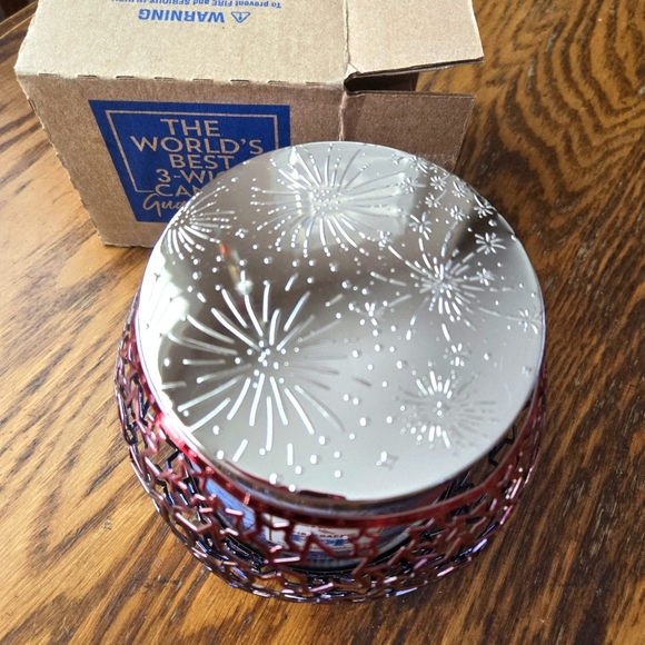 πBOGO 50% OFFππ―NWTβΌοΈBBW "Firecracker Pop" 3-wick Candle with Star Holder - Picture 5 of 15